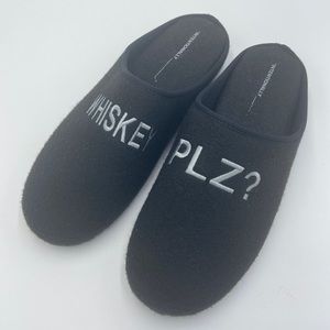 INTENTIONALLY BLANK WHISKEY PLZ? SIZE EU 44/USA MENS 10.5/11 Felt Slippers